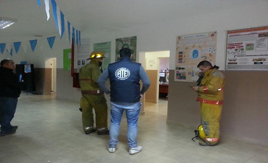 Dirigentes de ATE se hicieron presentes en la Escuela N° 7 y labraron un acta para resguardar al personal POMyS.