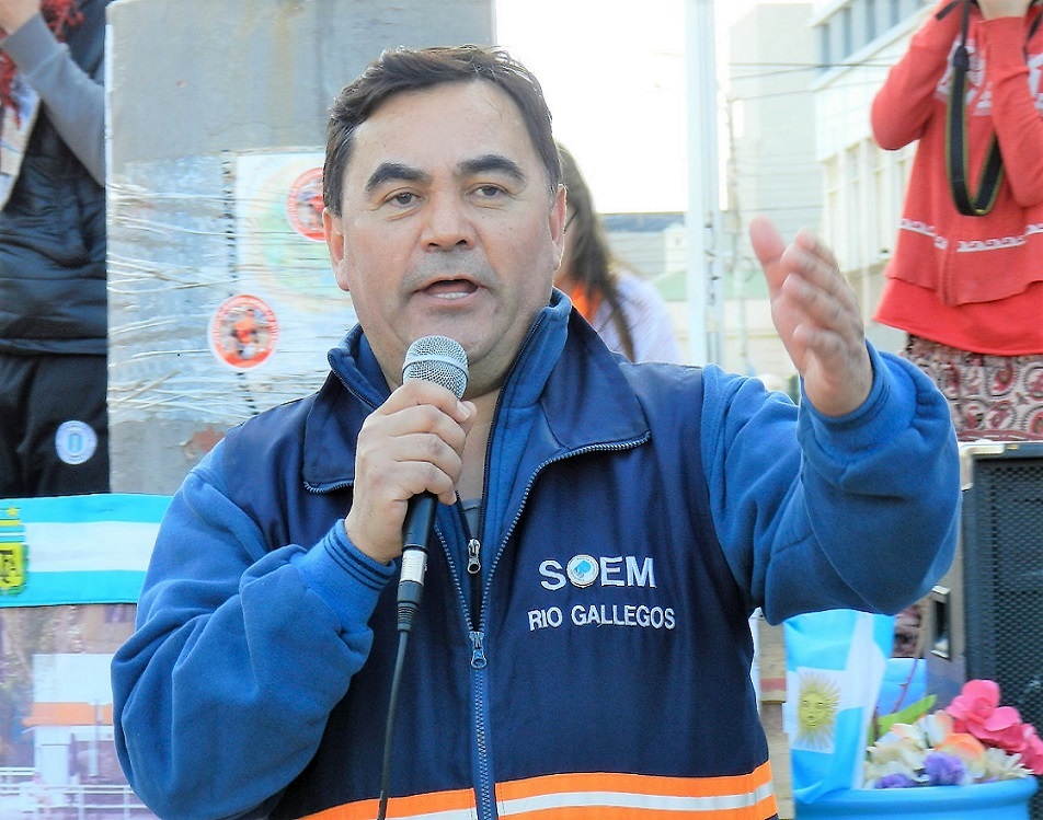 “Esperemos que entienda la justicia que nuestra lucha la vamos a seguir sosteniendo porque es una lucha justa en demanda de un salario digno”, sostuvo Pedro Mansilla, titular del SOEM Río Gallegos. 