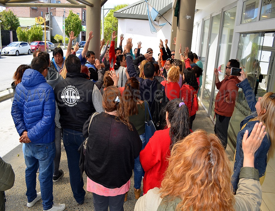 “La Jefatura del Hospital sabe que las guardias mínimas siempre estuvieron garantizadas, no entendemos porque un Juez intimó a ATE a garantizar las guardias mínimas; lo tenemos filmado y registrado”, indicó el dirigente de ATE Felipe Concha. 
