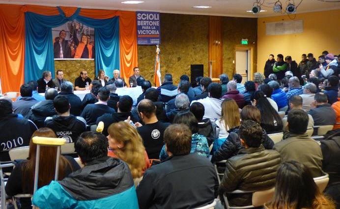 Bertone se reunió con 35 gremios de la Provincia en el Club San Martín de Río Grande