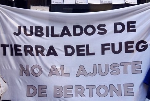 Jubilados piden que el Ejecutivo difunda las denuncias por casos de corrupción mencionadas mediáticamente, y que toda la dirigencia política haga un aporte solidario del 40% de sus haberes.