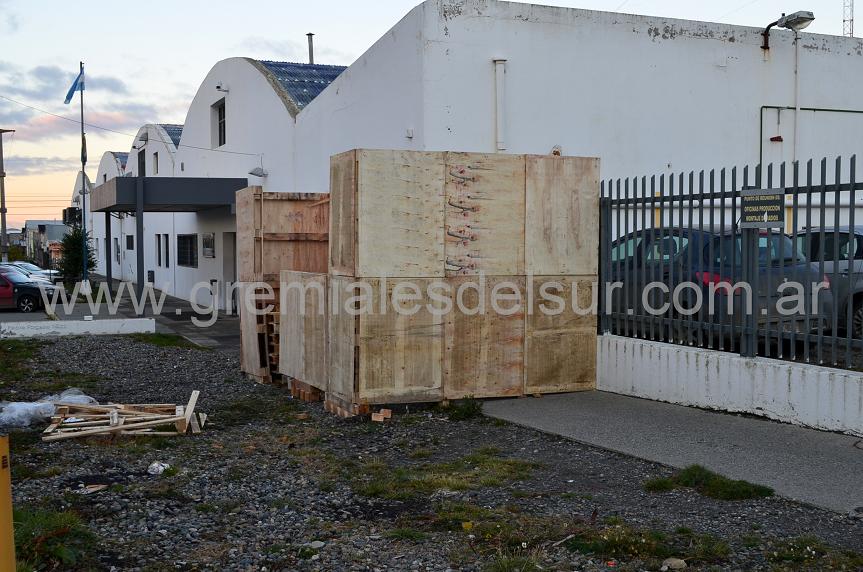 Los metalúrgicos de Río Grande comenzaron con el armado de carpas y piquetes en el exterior de las plantas. 