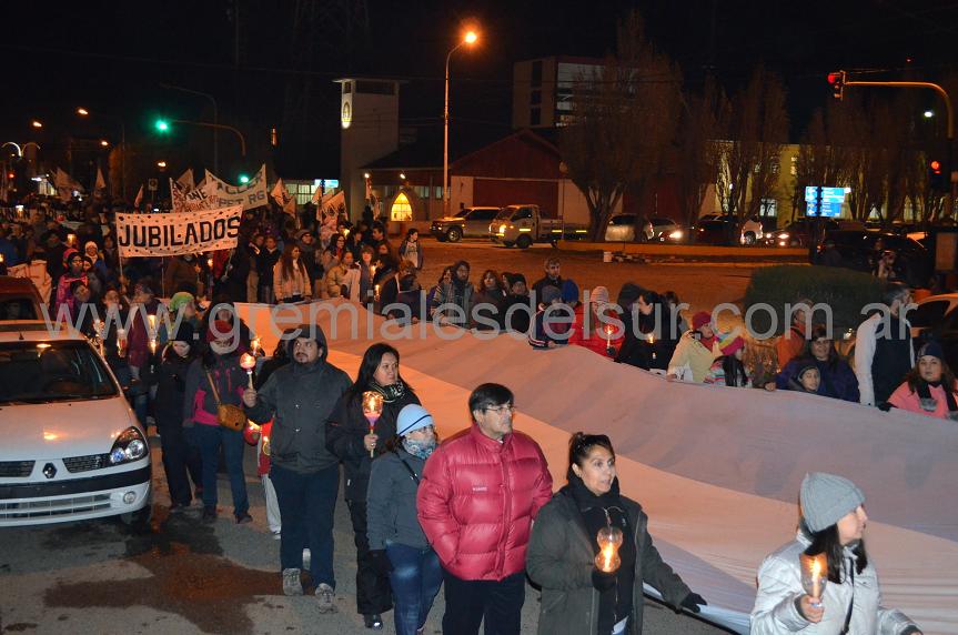 El viernes por la noche se concretó en Río Grande una nueva marcha de antorchas convocada por la Unión de Gremios y Jubilados Estatales.