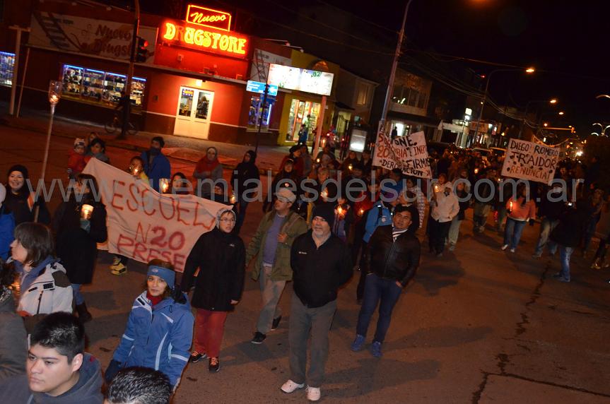 El viernes por la noche se concretó en Río Grande una nueva marcha de antorchas convocada por la Unión de Gremios y Jubilados Estatales.