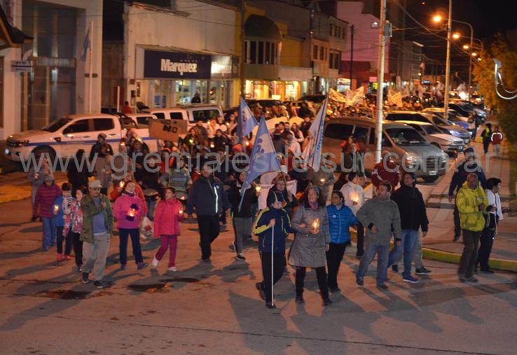 El viernes por la noche se concretó en Río Grande una nueva marcha de antorchas convocada por la Unión de Gremios y Jubilados Estatales.