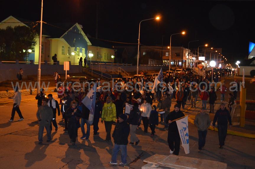 El viernes por la noche se concretó en Río Grande una nueva marcha de antorchas convocada por la Unión de Gremios y Jubilados Estatales.