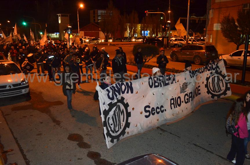 El viernes por la noche se concretó en Río Grande una nueva marcha de antorchas convocada por la Unión de Gremios y Jubilados Estatales.