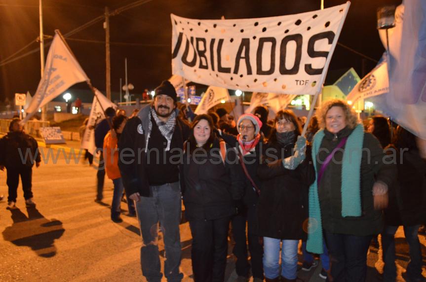 Jubilados TDF con el Diputado Nacional Oscar Martínez.