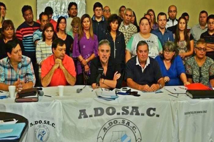 El Congreso Provincial de ADOSAC rechazó la propuesta de un 25 por ciento de aumento del Gobierno provincial y ratificar 96 horas de paro para esta semana.