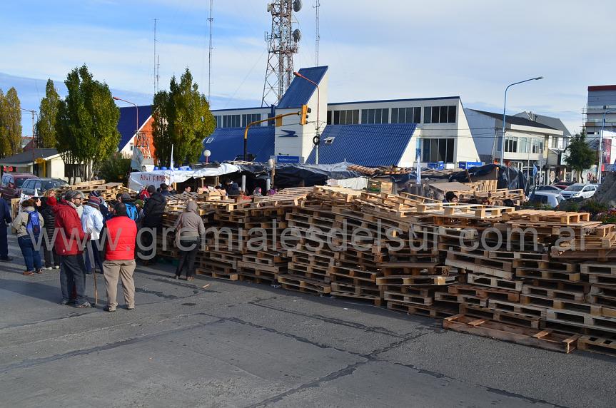 El lunes 20 de junio a las 4 de la tarde se realizará una asamblea de docentes convocada por el SUTEF en el acampe de San Martín y Belgrano en Río Grande. 