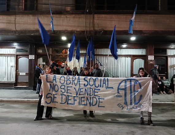 ATE montó un acampe frente a la Legislatura en Ushuaia