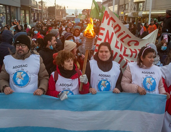Tras la multa millonaria, se vienen los paros de docentes de Santa Cruz 