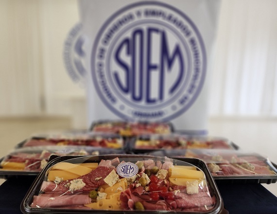 Continúa la entrega de bandejas de fiambres a afiliados al SOEM de Ushuaia 