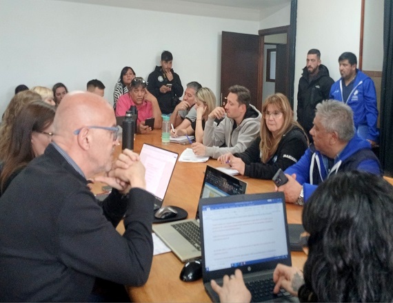 Estatales alertan con paro por tiempo indeterminado 