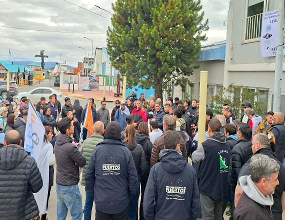 Gremios se manifestaron en apoyo a los trabajadores del Puerto de Ushuaia 