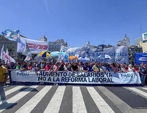 Sin convocatoria de la CGT, el FreSU decidió lanzar una movilización al Congreso el viernes