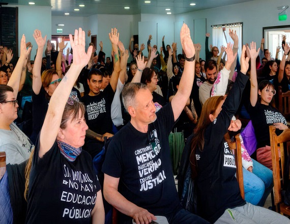 Docentes de Tierra del Fuego paran lunes y miércoles 