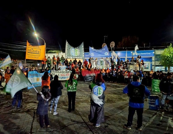 Meses sin aumentos y gremios en las calles en la provincia de Santa Cruz