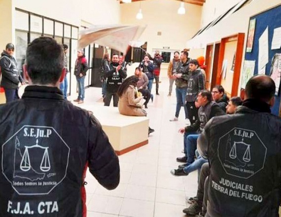 Trabajadores judiciales de Tierra del Fuego realizan medidas de fuerza 