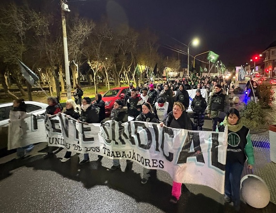 Estatales se movilizaron a la Casa de Gobierno en Río Gallegos 