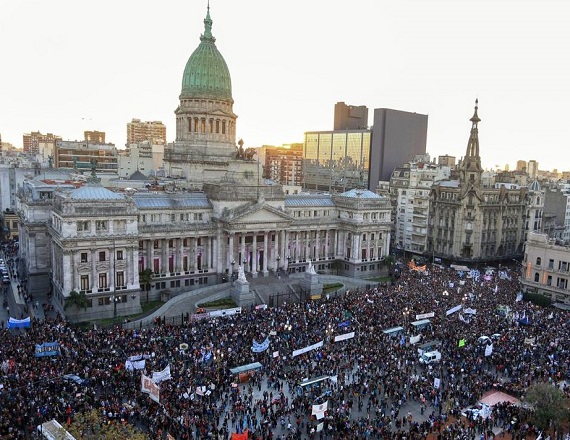 Centrales sindicales y movimientos sociales marchan mañana al Congreso junto a los jubilados