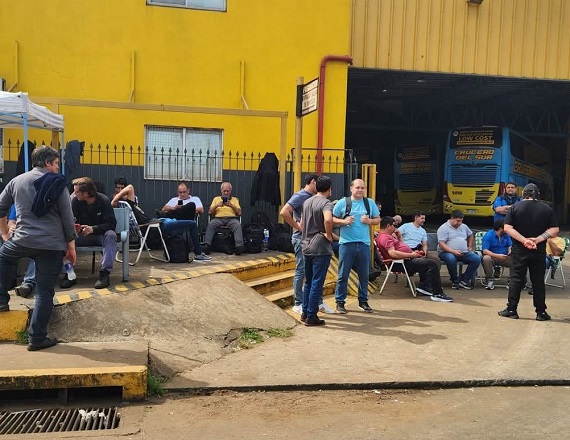 Crucero del Norte suspendió todos sus servicios y denuncian más de 800 despidos y salarios adeudados