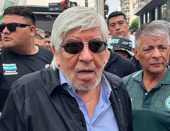 Camioneros cerró una paritaria “libertaria” del 6,6% en cuatro tramos hasta febrero de 2027