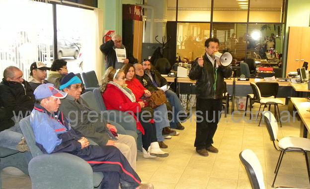 Asamblea de ASOEM en la Dirección de Rentas 