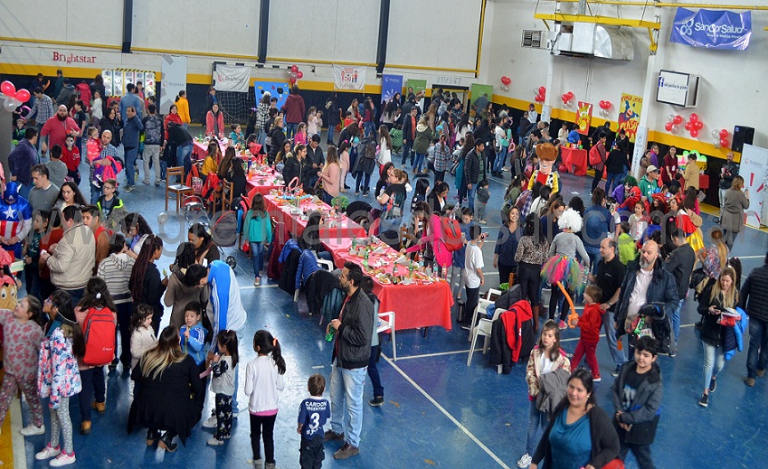 Delegados de ASIMRA y de la UOM, junto la empresa Brightstar, homenajearon a los hijos de los trabajadores de esa empresa con motivo del Día del Niño.