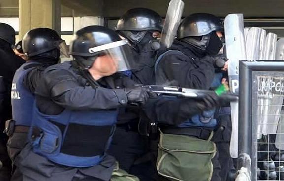 Imágenes de la represión en Tolhuin