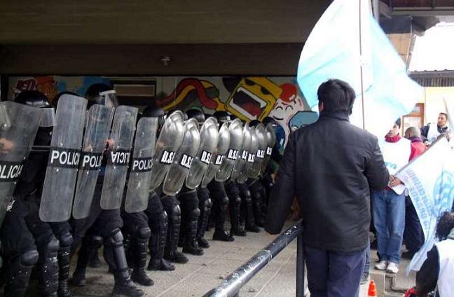 Imágenes de la represión en Tolhuin