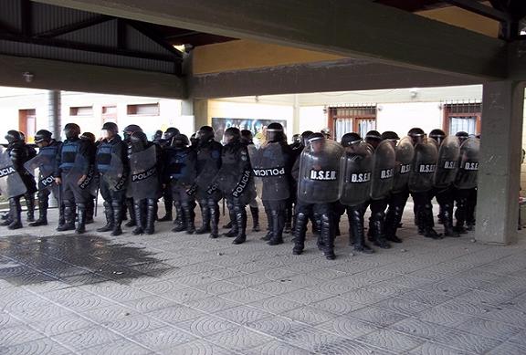 Imágenes de la represión en Tolhuin