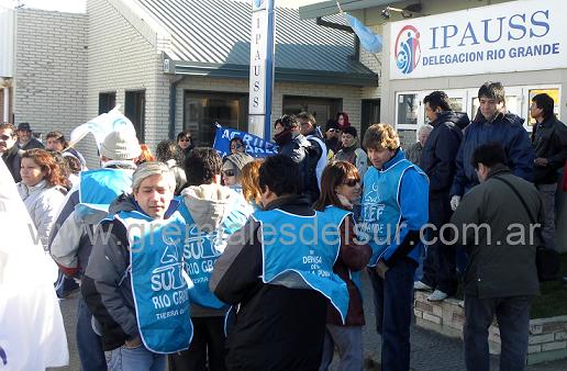 El Plenario de Delgados del SUTEF también estuvo presente frente a la Delegación del IPAUSS
