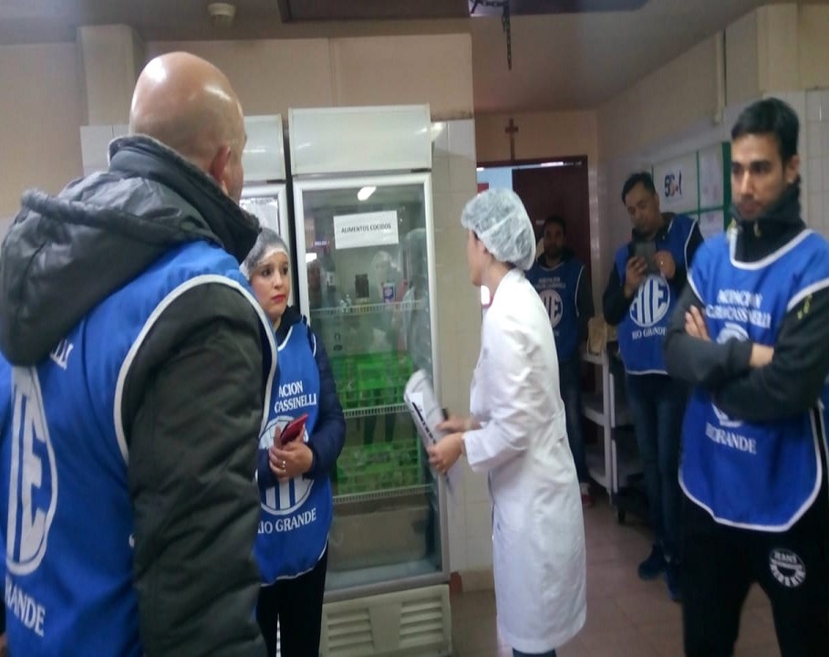 Pésimas condiciones edilicias en que se encuentra el sector donde se preparan los alimentos para los pacientes que permanecen en el nosocomio. Fotos: Prensa ATE Río Grande.