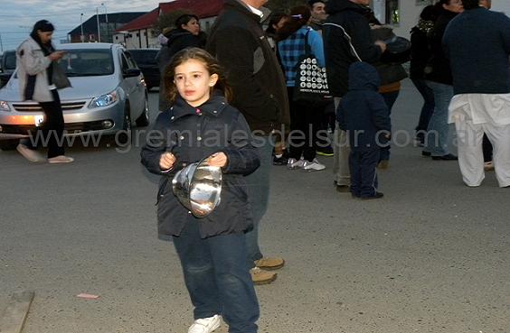 Los chicos acompañaron el reclamo de los mayores 
