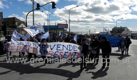 Los docentes marcharon junto a ATE, ATSA y el SUEF en defensa del Hospital Público