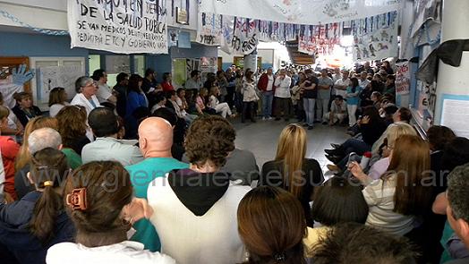 Masiva asamblea en el hall del Hospital de Río Grande