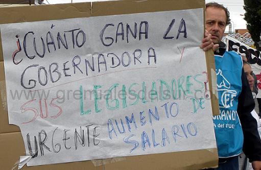 Los mensajes en las parcantas dirijidos a Ríos y Legisladores
