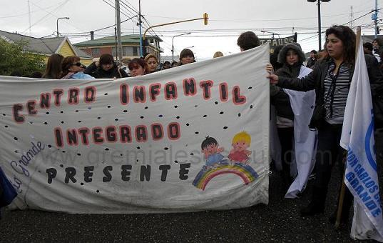 Trabajadoras del Centro Infantil Integrado en reclamo por la situación del IPAUSS