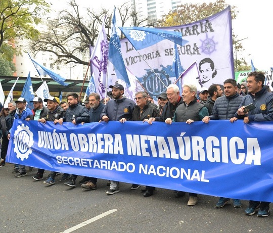 El bono de $24.000 decretado por el Gobierno de la Nación para el sector privado incluye también a sus metalúrgicos representados y “no hay manera de eludir el pago”, resaltaron desde la UOM.