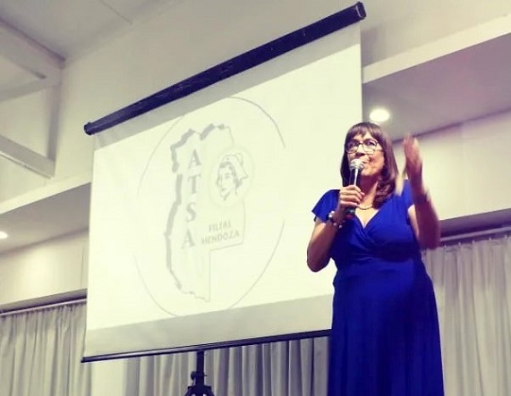 “Ahora comienza un nuevo desafío, ir más allá de todo lo alcanzado hasta el día de hoy. Gracias a todos por confiar y por acompañarme”, expresó la Secretaria General de ATSA Filial Mendoza, Licenciada Patricia Irrutia.