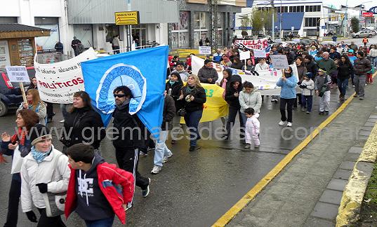 Gran cantidad de docentes participaron de la movilización en Río Grande