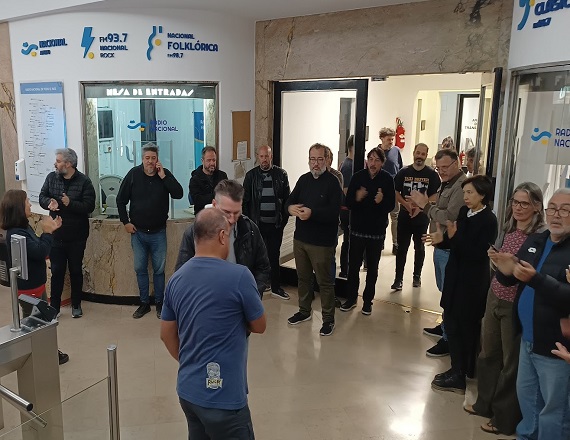 Los trabajadores reclaman un 53% de aumento salarial con cláusula gatillo automática, el pase a planta permanente de todos los trabajadores precarizados, y el pliego de reivindicaciones establecido por la asamblea general.