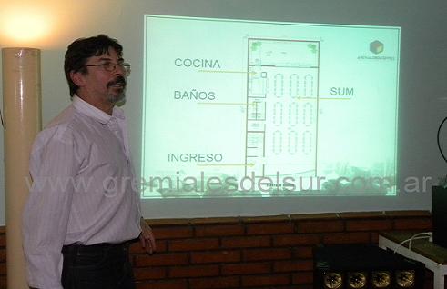 Daniel Pedrozo presentando el proyecto de la sede propia