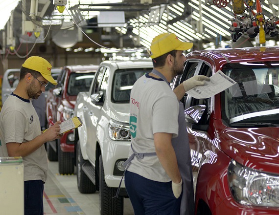 El caso de Toyota es emblemático ya que se trata de la automotriz que más produce y vende, y que tiene la plantilla más grande del sector con 8.500 empleados.