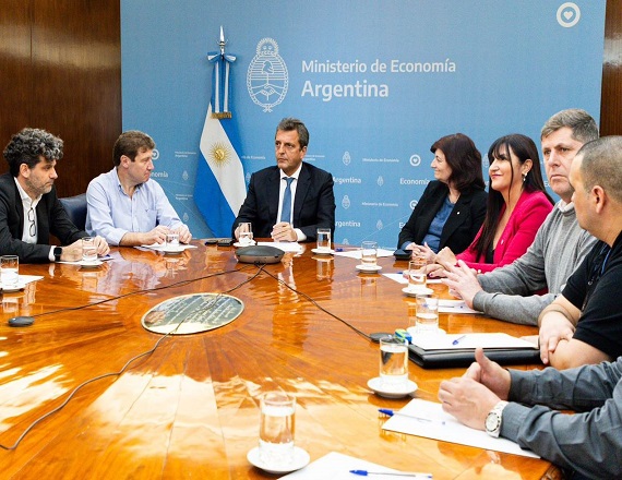 De acuerdo a lo informado en el Noticiero de Canal 13, Sergio Massa estaría en Río Grande el martes 26 de setiembre para encabezar el acto de firma de decreto de prórroga para el sector textil de Tierra del Fuego.