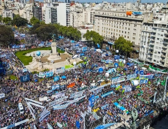 Es tanto el envión anímico que la CGT ya comenzó a analizar otro acto en respaldo de Massa, la idea es realizar uno en la Patagonia con el objetivo de movilizar a toda la militancia política y sindical de esa región.