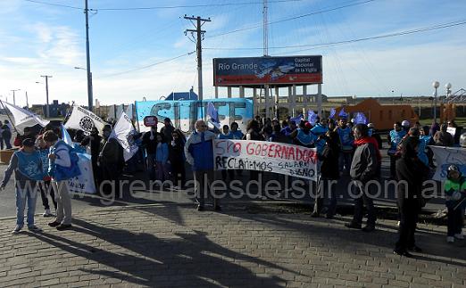 Los docentes concentraron en la Plaza de las Américas