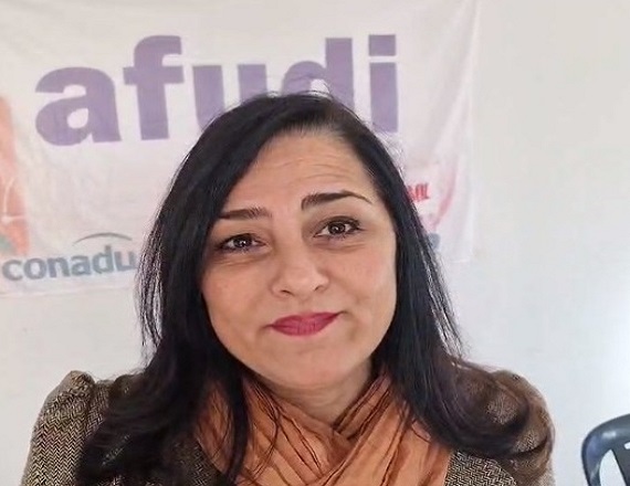 “Nosotros entendemos que no puede haber una Universidad Pública de calidad con salarios de hambre y miseria de sus trabajadores”, remarcó la Secretaria General de la AFUDI, Andrea Ozamiz. 