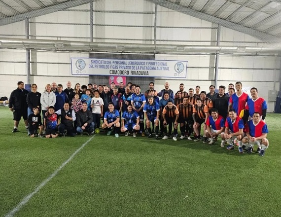 Llugdar fue anfitrión en las instalaciones propias que poseen Gremio y Mutual en el Kilómetro 5 de la zona norte comodorense, donde en las canchas de césped sintético comenzó a disputarse el campeonato interno en su versión chubutense.